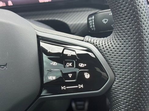 Used 2024 Volkswagen Golf R image 12