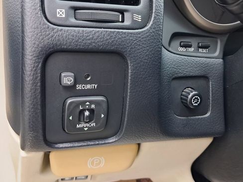 Used 2002 Lexus SC 430 Convertible image 16