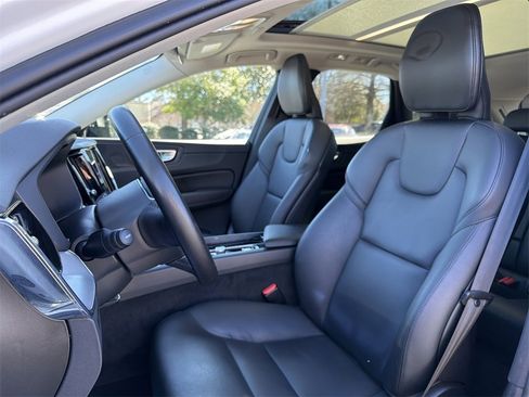 Used 2024 Volvo XC60 B5 Core image 12