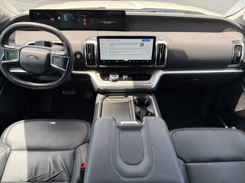 Used 2025 Ford Expedition Max Platinum AWD/4WD image 16
