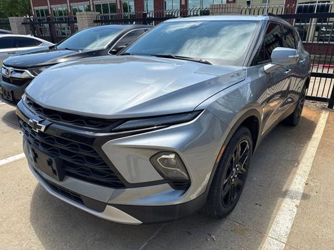 Used 2024 Chevrolet Blazer LT w/ LPO, Black Grille Bar Package FWD image 3