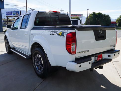 Used 2017 Nissan Frontier PRO-4X AWD/4WD image 6