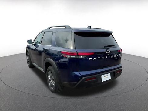 Used 2025 Nissan Pathfinder SV image 11