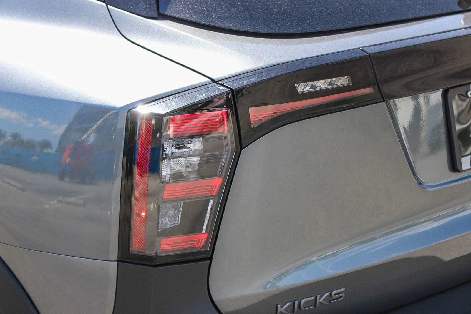 Used 2025 Nissan Kicks SV w/ Illumination Package FWD image 9