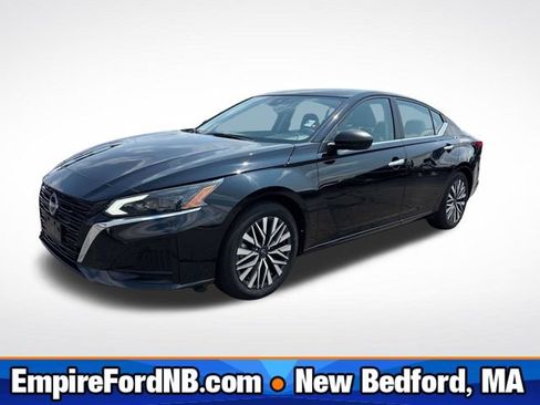 Used 2024 Nissan Altima 2.5 SV FWD image 1