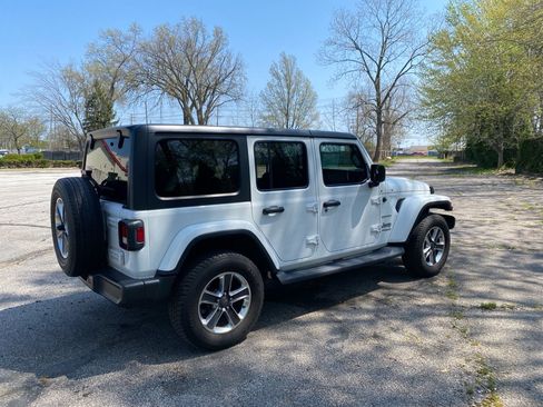 Used 2019 Jeep Wrangler Unlimited Sahara AWD/4WD image 5