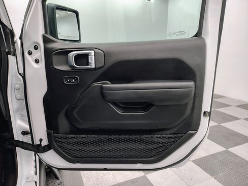 Used 2022 Jeep Wrangler Unlimited Rubicon w/ LED Lighting Group AWD/4WD image 27