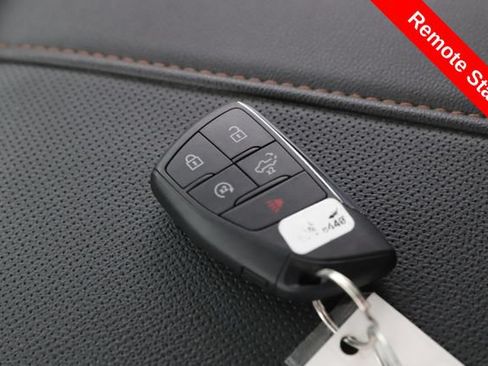 Used 2023 GMC Sierra 1500 AT4 w/ Technology Package AWD/4WD image 3