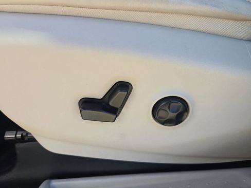 Used 2018 Chrysler Pacifica Limited w/ Advanced Safetytec Group image 16