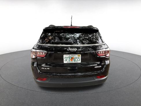 Used 2025 Jeep Compass Latitude AWD/4WD image 6