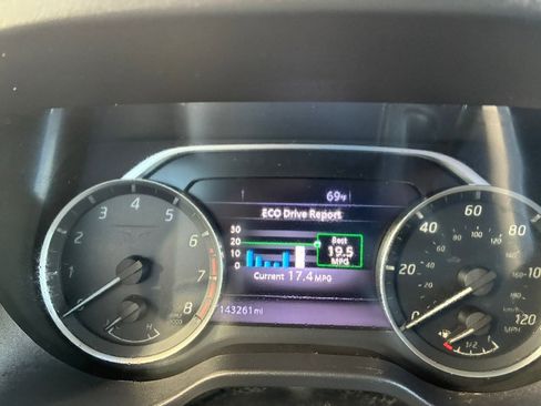 Used 2020 Nissan Titan SV w/ SV Convenience Package AWD/4WD image 20