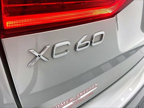 Used 2023 Volvo XC60 B5 Plus AWD/4WD image 14