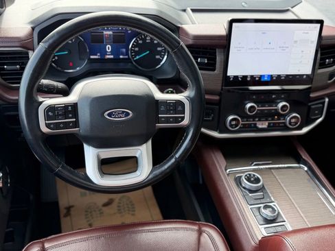 Used 2024 Ford Expedition Limited AWD/4WD image 16
