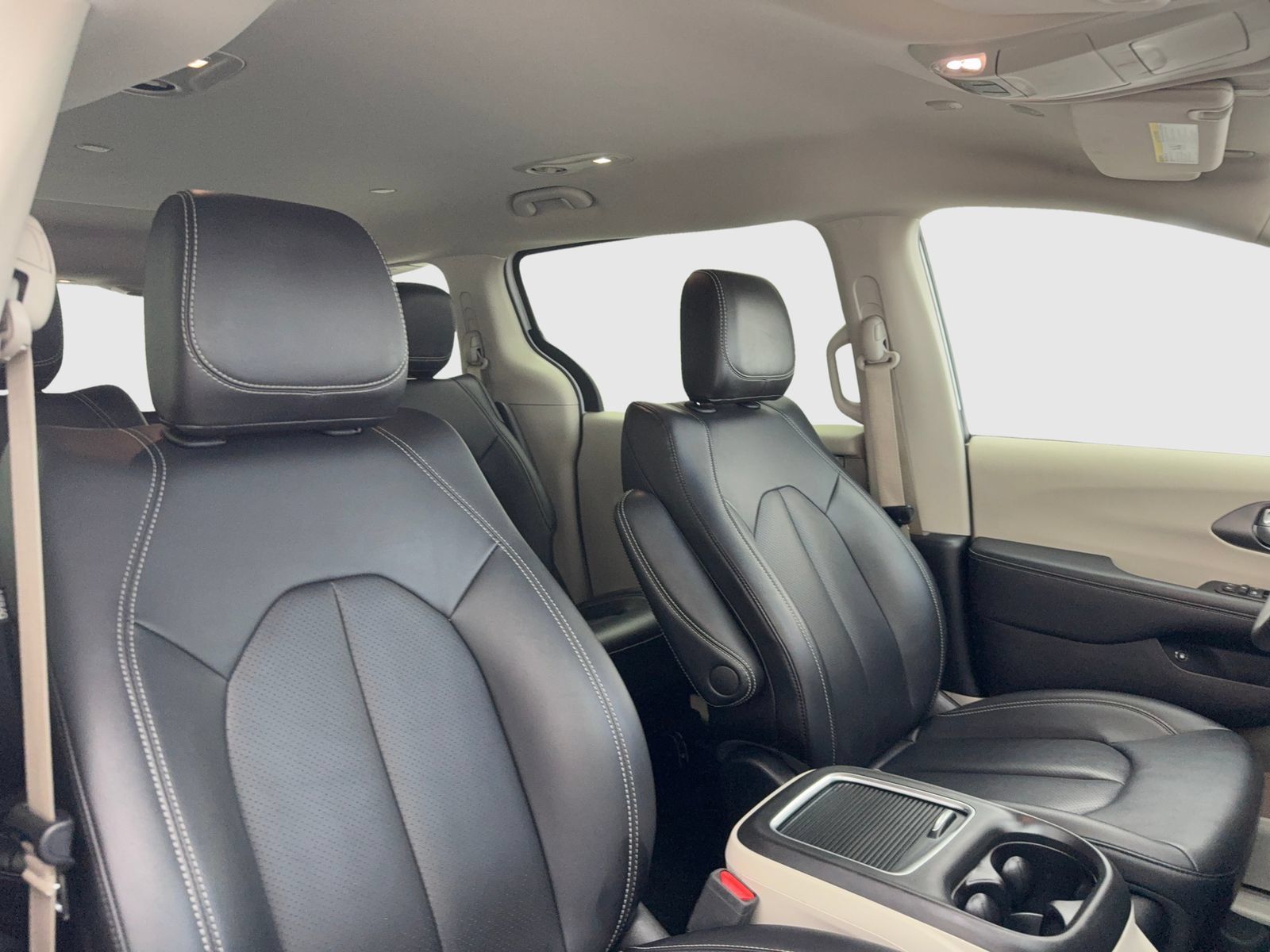 Used 2024 Chrysler Pacifica Limited FWD image 37
