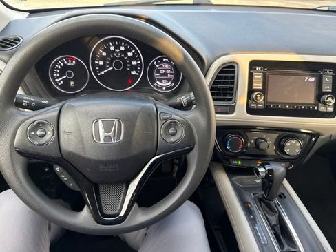 Used 2018 Honda HR-V LX image 8
