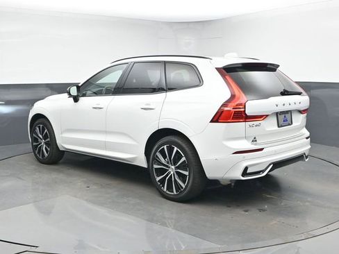 Used 2023 Volvo XC60 B5 Plus image 6