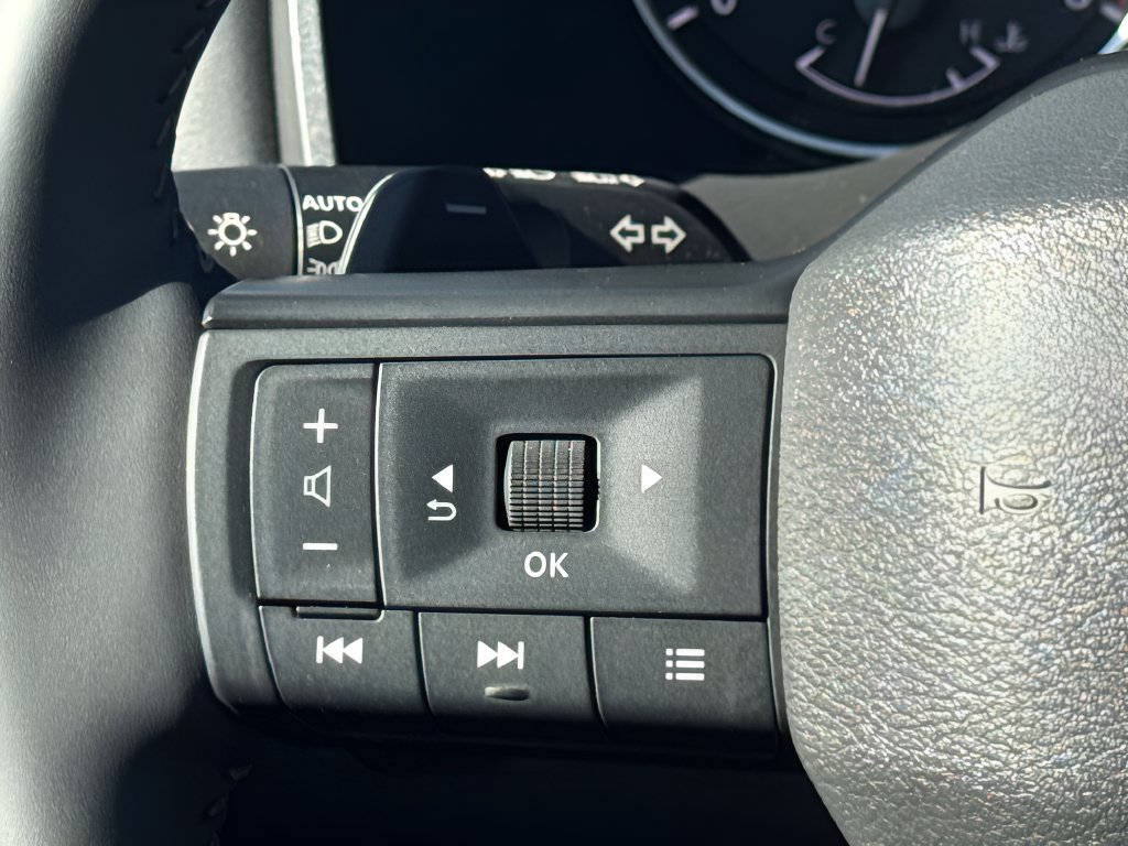 Used 2026 Nissan Rogue SV FWD image 15