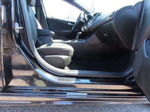Used 2019 Chevrolet Cruze LT w/ RS Package FWD image 17