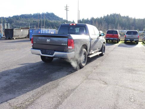 Used 2019 RAM 1500 Classic SLT w/ Luxury Group image 5