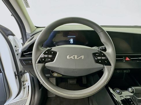 Used 2023 Kia Niro EX FWD image 11