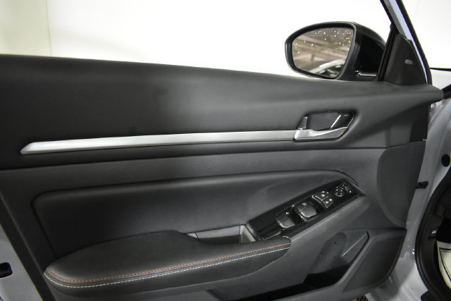 Certified 2024 Nissan Altima 2.0 SR FWD image 7