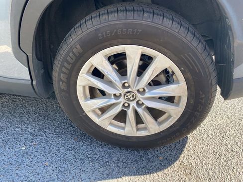 Used 2023 Toyota Corolla Cross LE image 68