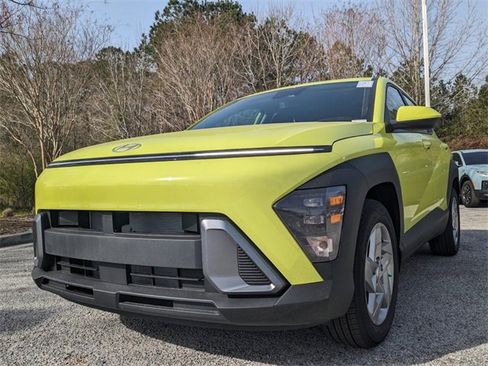 Certified 2025 Hyundai Kona SE image 7