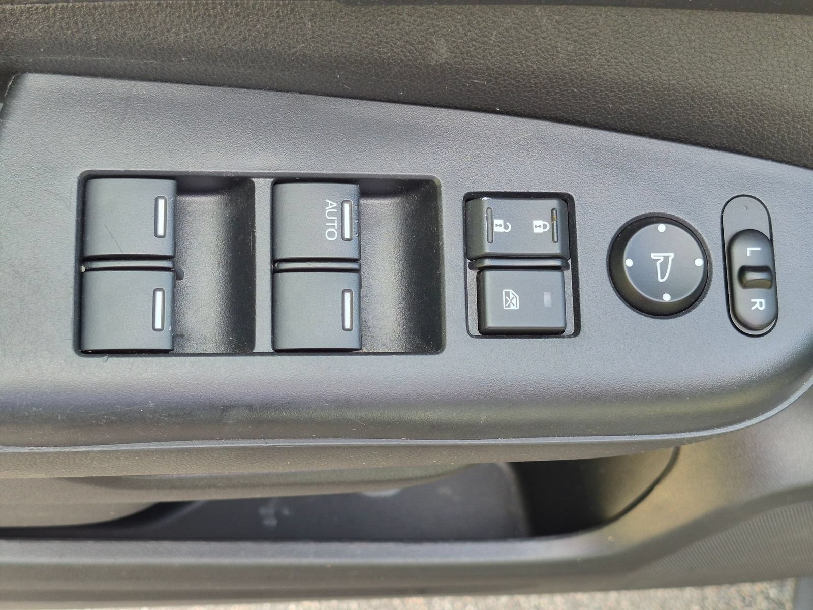 Used 2016 Honda CR-V SE image 14