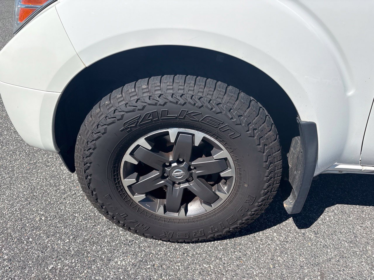Used 2020 Nissan Frontier PRO-4X w/ Pro-4x Utility Package AWD/4WD image 11