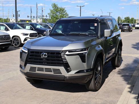 Used 2026 Lexus GX 550 w/ Accessory Package (2T) AWD/4WD image 4