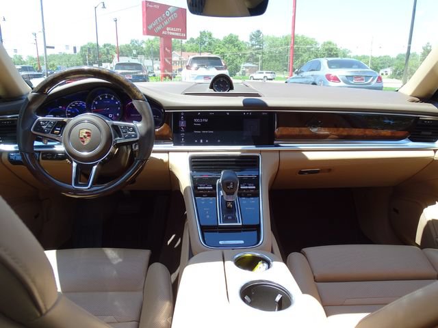 Used 2020 Porsche Panamera RWD image 10