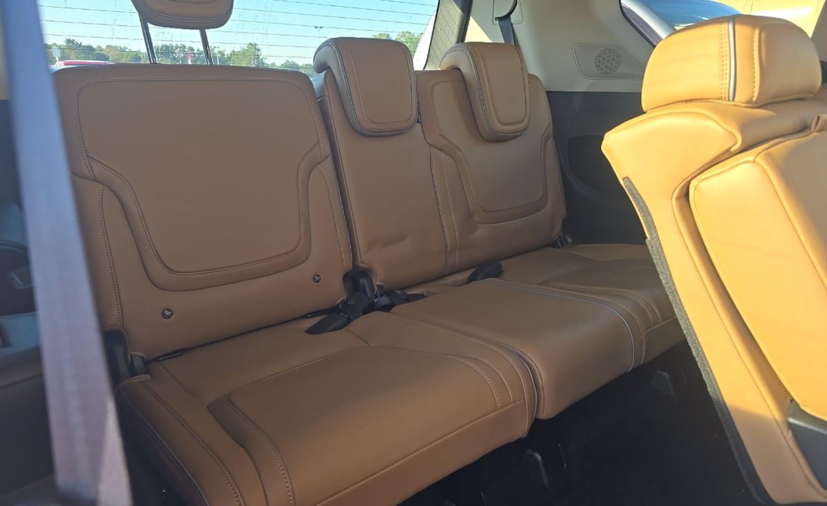 Used 2025 INFINITI QX80 Luxe AWD/4WD image 11