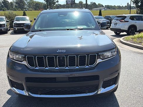 Used 2023 Jeep Grand Cherokee L Limited w/ Luxury Tech Group II AWD/4WD image 3