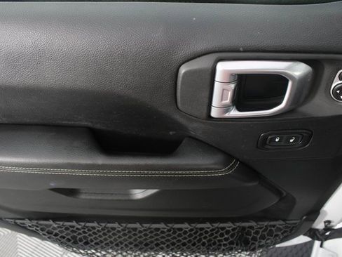 Used 2020 Jeep Wrangler Unlimited Sahara image 13