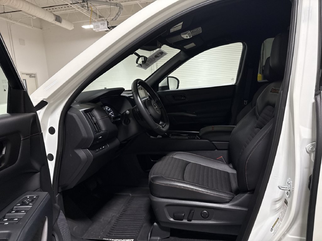 Used 2025 Nissan Pathfinder Rock Creek AWD/4WD image 19