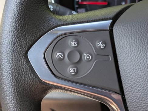 Used 2023 Chevrolet Traverse LS FWD image 14