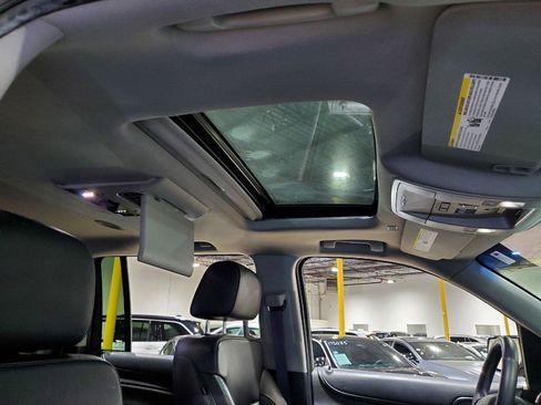 Used 2017 Chevrolet Suburban Premier image 17