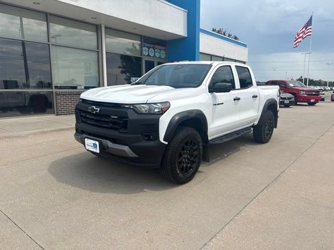 Used 2024 Chevrolet Colorado Trail Boss w/ Advanced Trailering Package AWD/4WD image 1