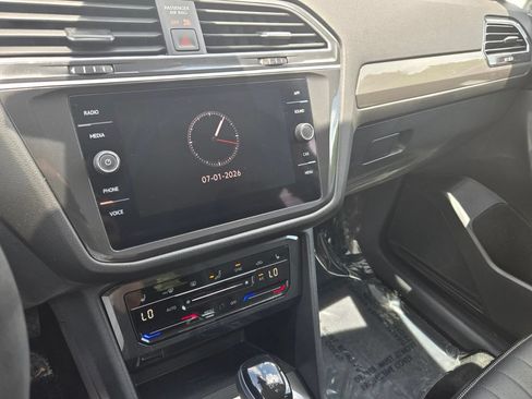 Certified 2023 Volkswagen Tiguan SE FWD image 21