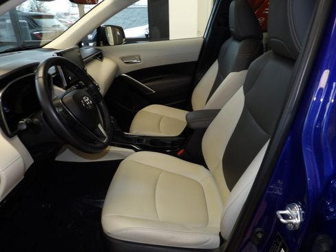 Used 2022 Toyota Corolla Cross XLE image 26