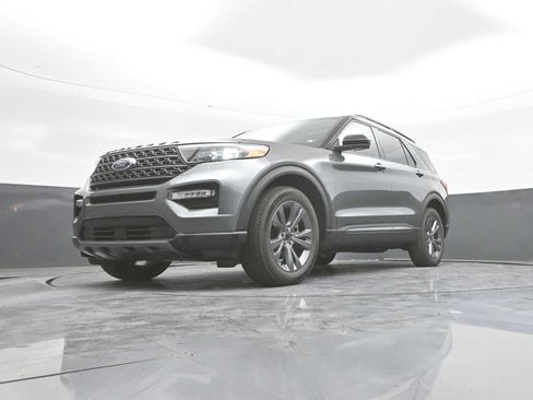 Used 2024 Ford Explorer XLT w/ Equipment Group 202A AWD/4WD image 46