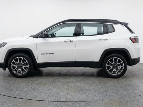 Used 2025 Jeep Compass Trailhawk AWD/4WD image 5
