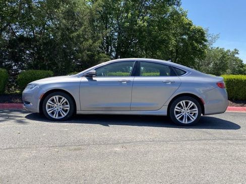Used 2016 Chrysler 200 Limited w/ Convenience Group FWD image 8