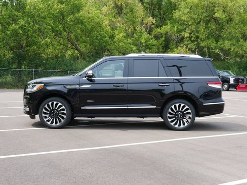 Used 2024 Lincoln Navigator Black Label AWD/4WD image 8