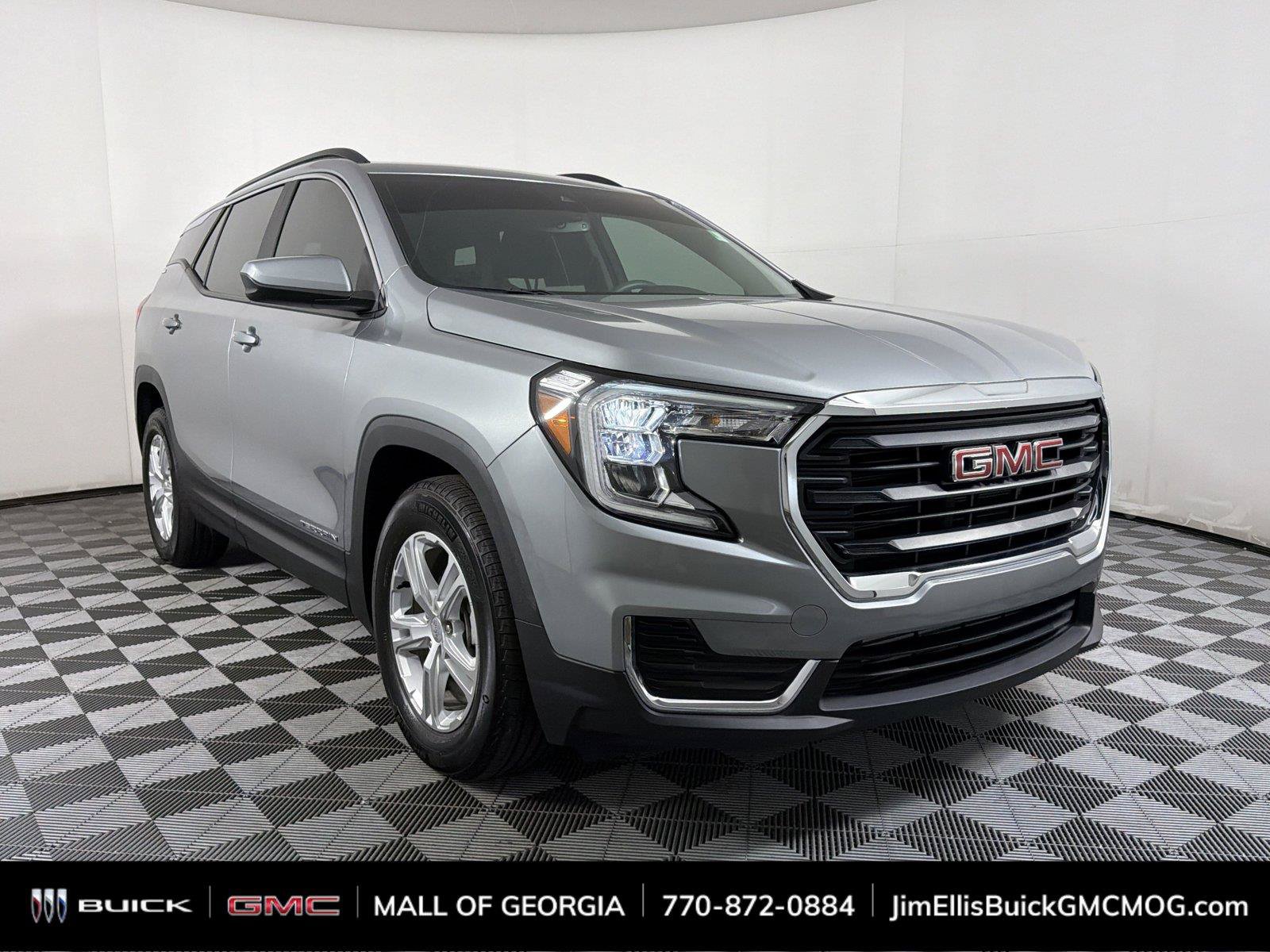 Used 2024 GMC Terrain SLE w/ Driver Convenience Package FWD image 1