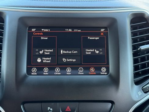 Used 2019 Jeep Cherokee Latitude Plus w/ Comfort/Convenience Group image 27