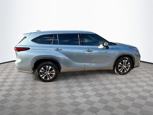 Used 2020 Toyota Highlander XLE image 5