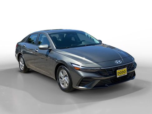 Certified 2026 Hyundai Elantra SE FWD image 7