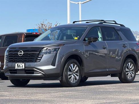 New 2026 Nissan Pathfinder SL w/ Cargo Package FWD image 8