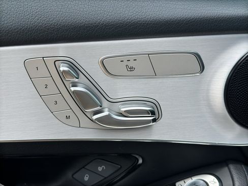 Used 2019 Mercedes-Benz GLC 300 4MATIC image 12